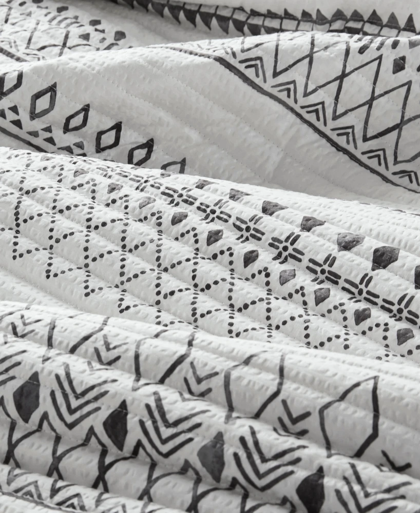Madison Park Fraser Reversible Printed Microfiber Seersucker 3-Pc. Quilt Set