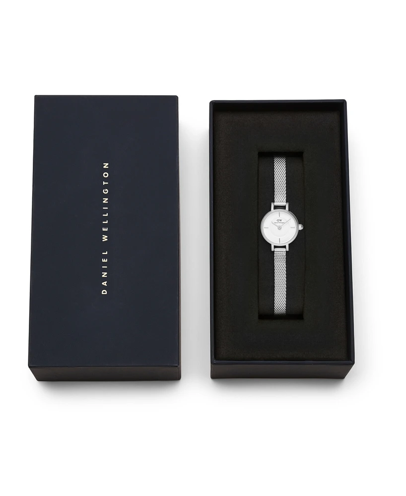 Daniel Wellington Unisex Analog Silver-Tone Stainless Steel Watch, 19mm