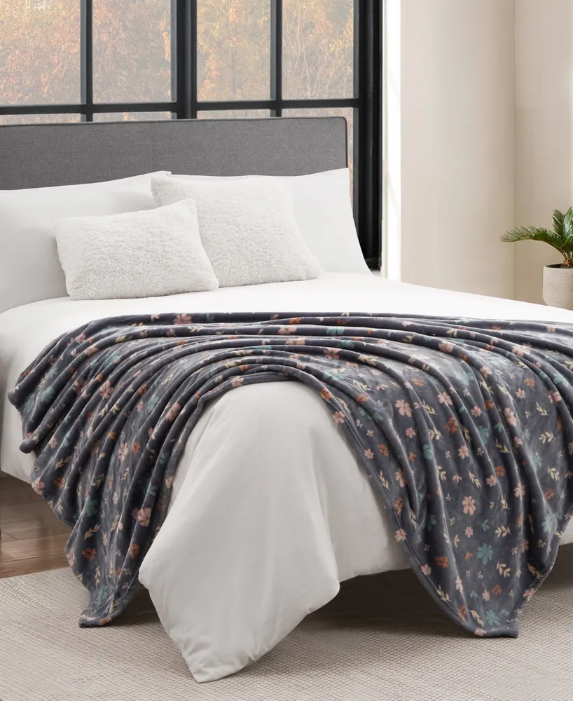 Lucky Brand Floral Tossed Blooms Plush Throw, 50" x 70"