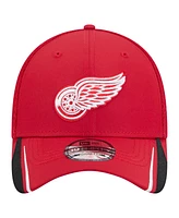 New Era Men's Red Detroit Red Wings Linear Featherweight 39THIRTY Flex Hat