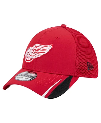 New Era Men's Red Detroit Red Wings Linear Featherweight 39THIRTY Flex Hat