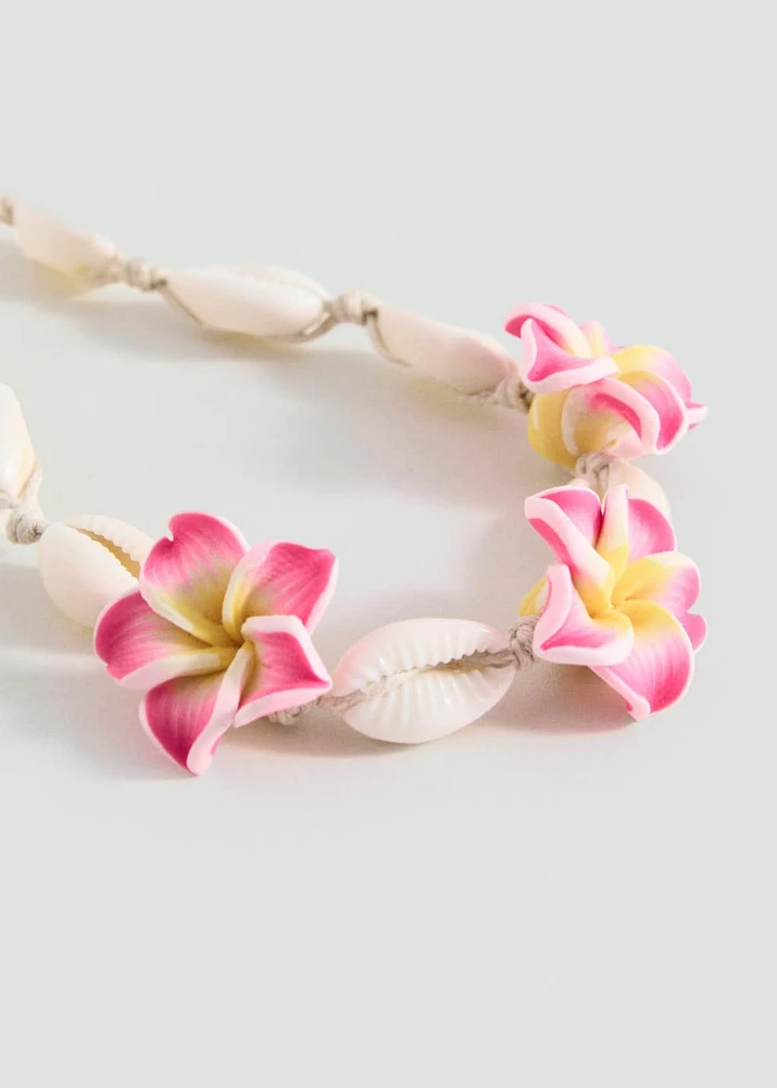 Shell choker necklace