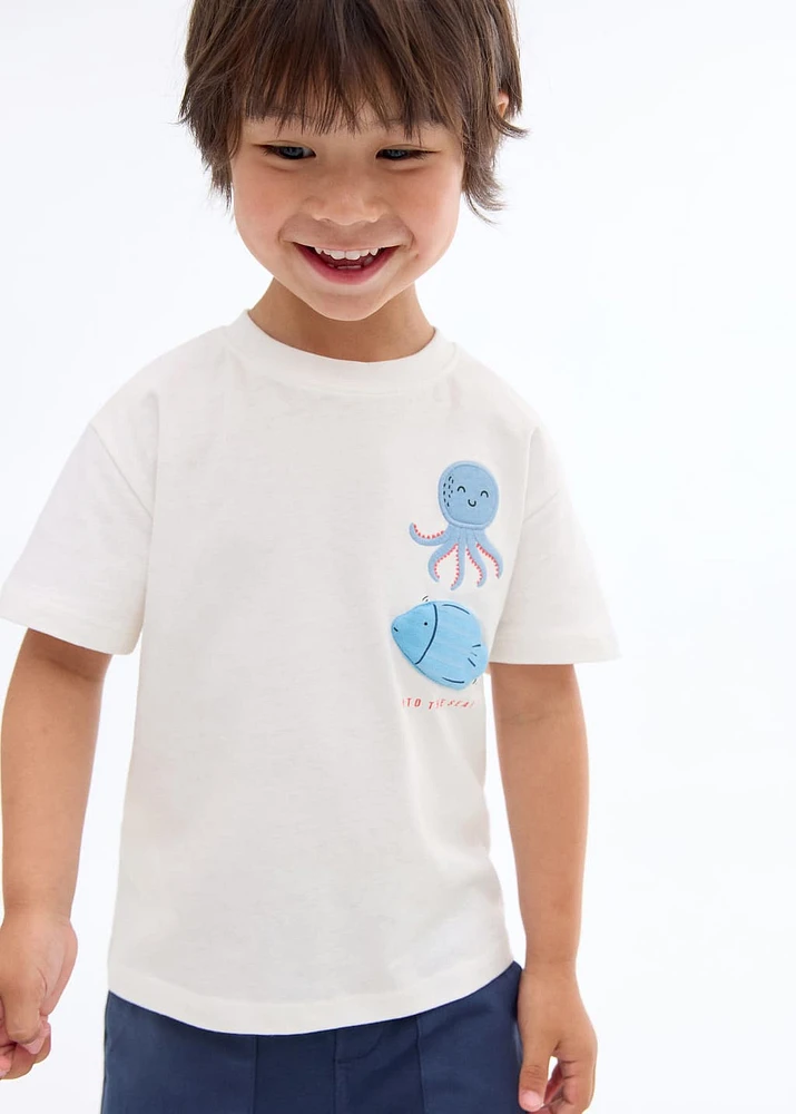 Embossed design T-shirt
