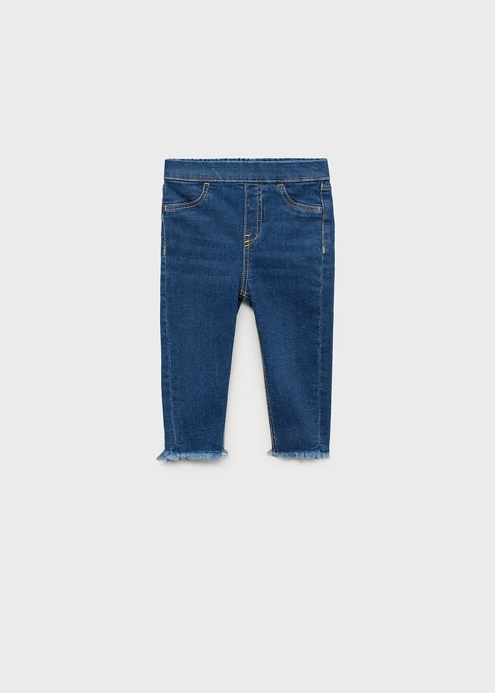 Skinny jeans with frayed hem