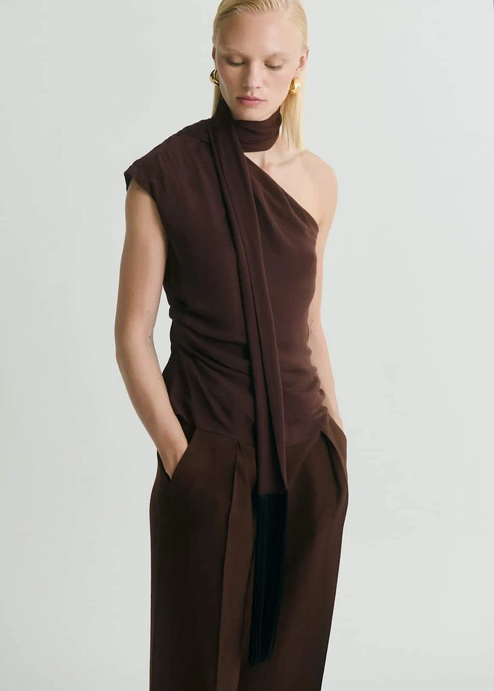 Pleat detail pants