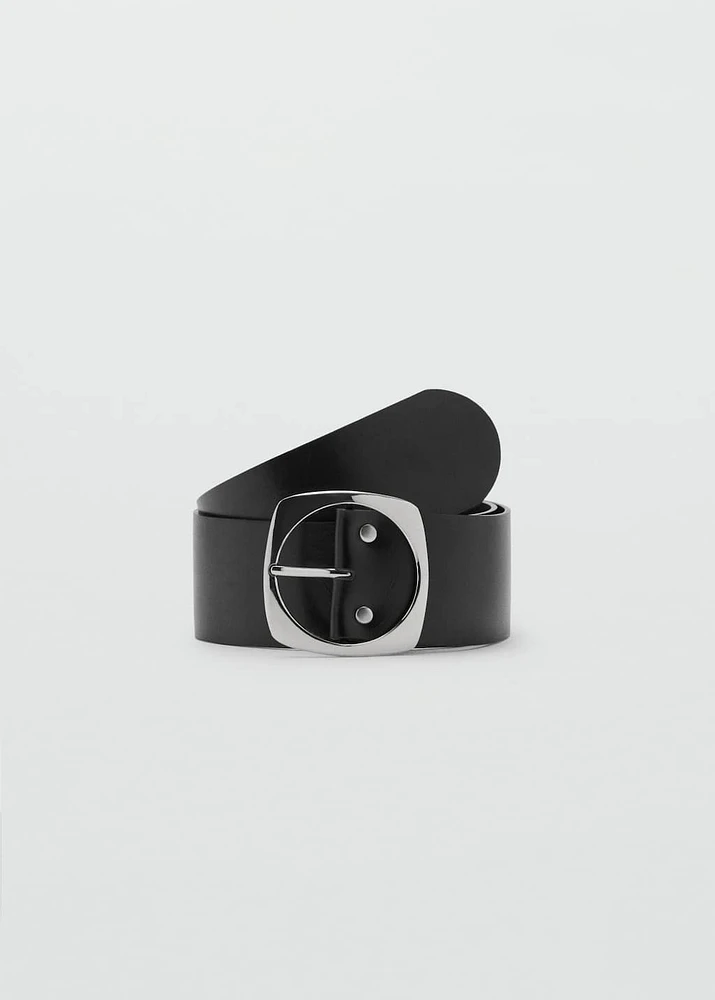 Leather belt with oval buckle