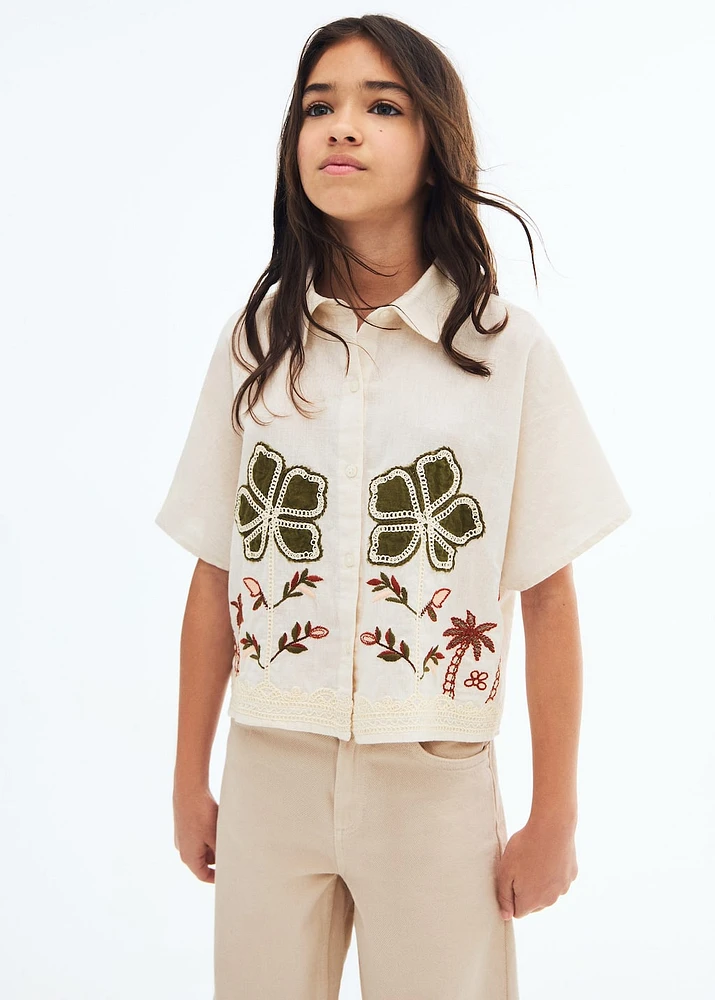 Linen shirt embroidered with flowers