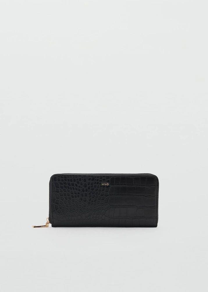 Croc-effect wallet