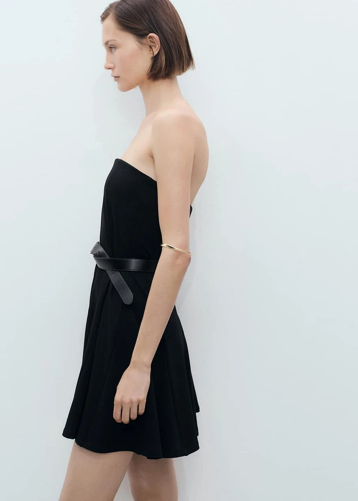 Short strapless dress with pleats