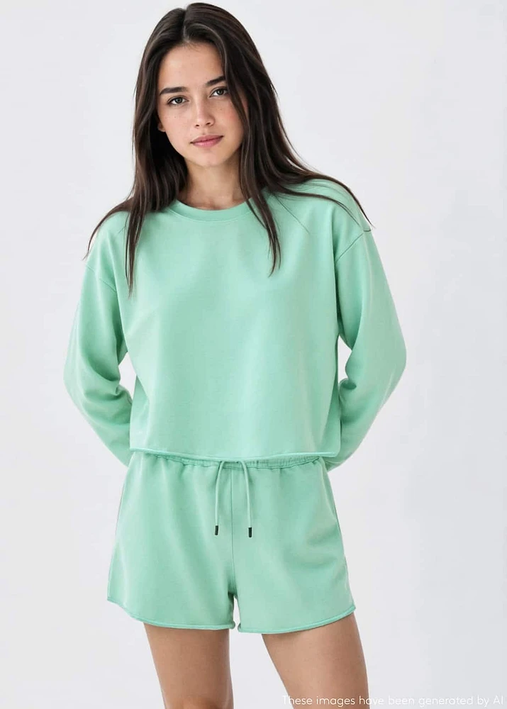 Sweatshirt with seamless finish