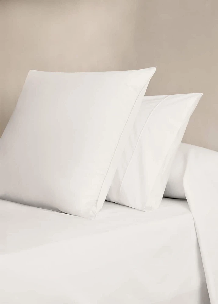 500-thread count cotton percale pillowcase with rounded piping detail 45x110 cm