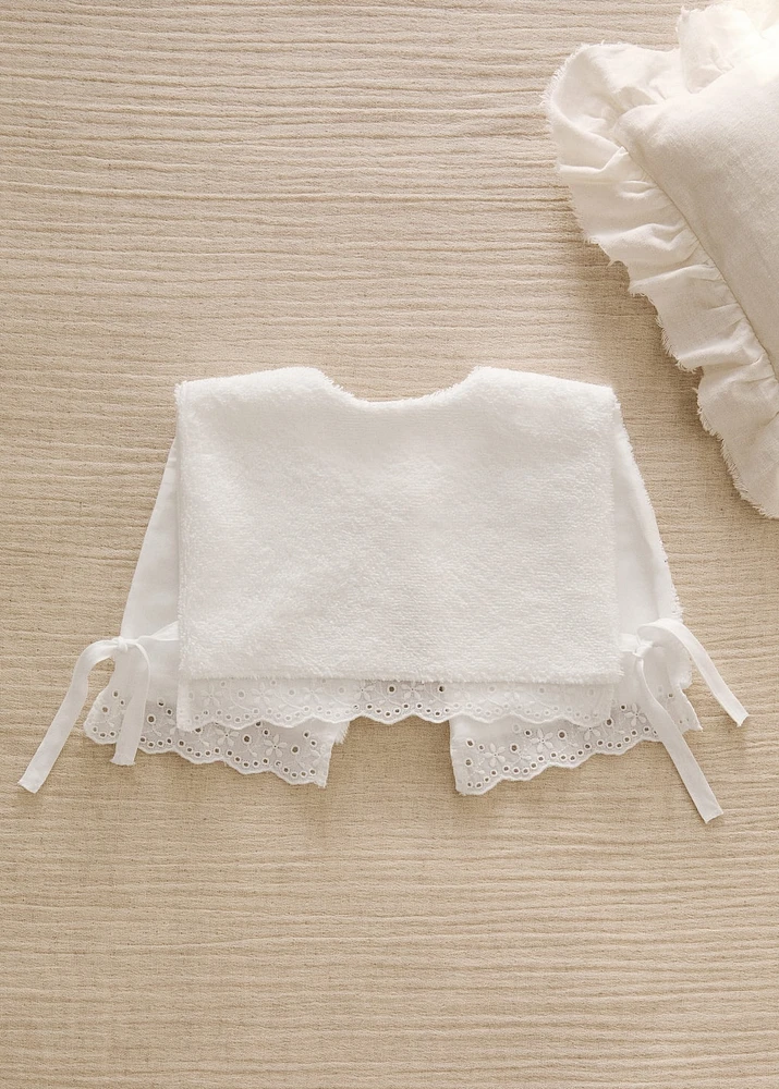 Terry bib with lace trim