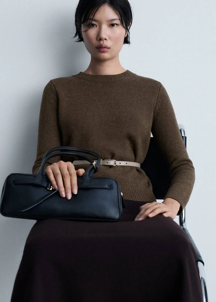Rounded neck wool sweater