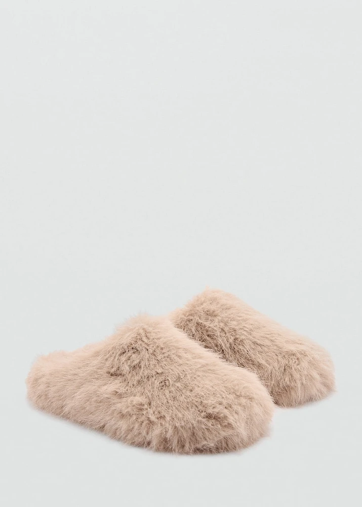 Slippers with fur effect