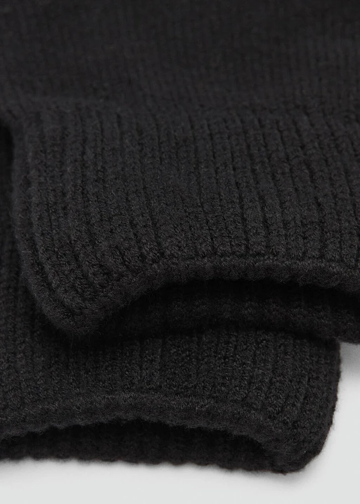 Knitted gloves