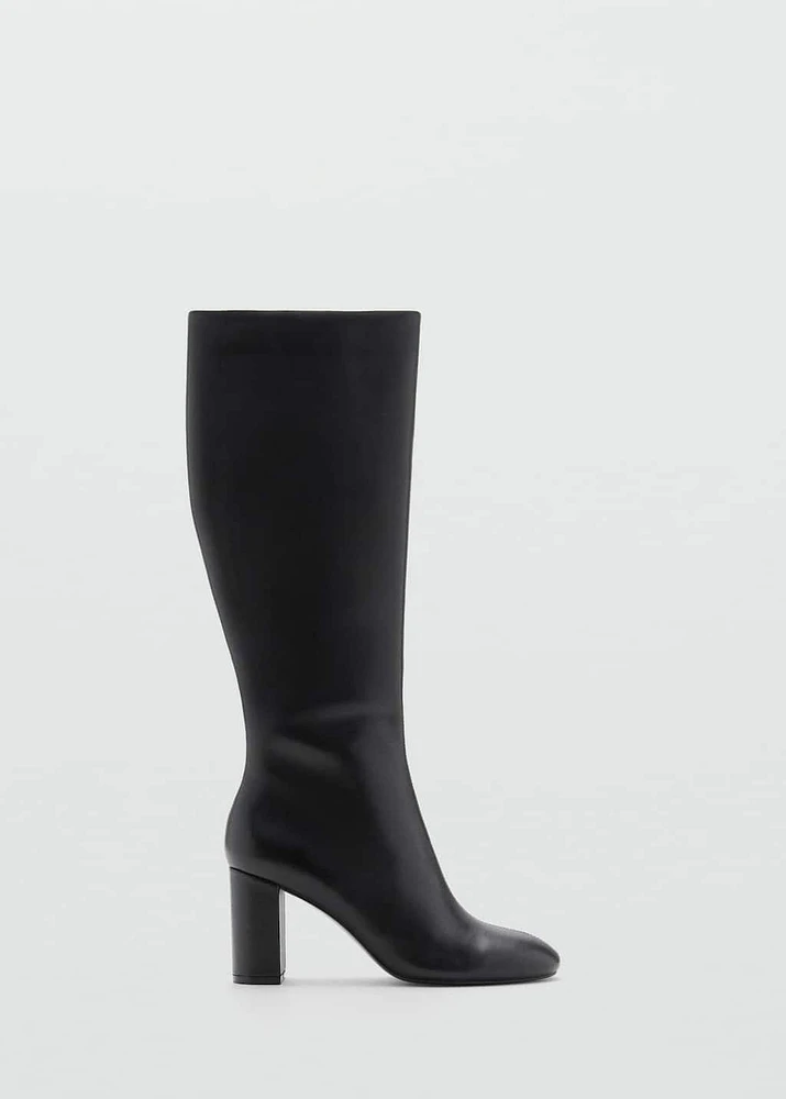 Leather boots with tall leg