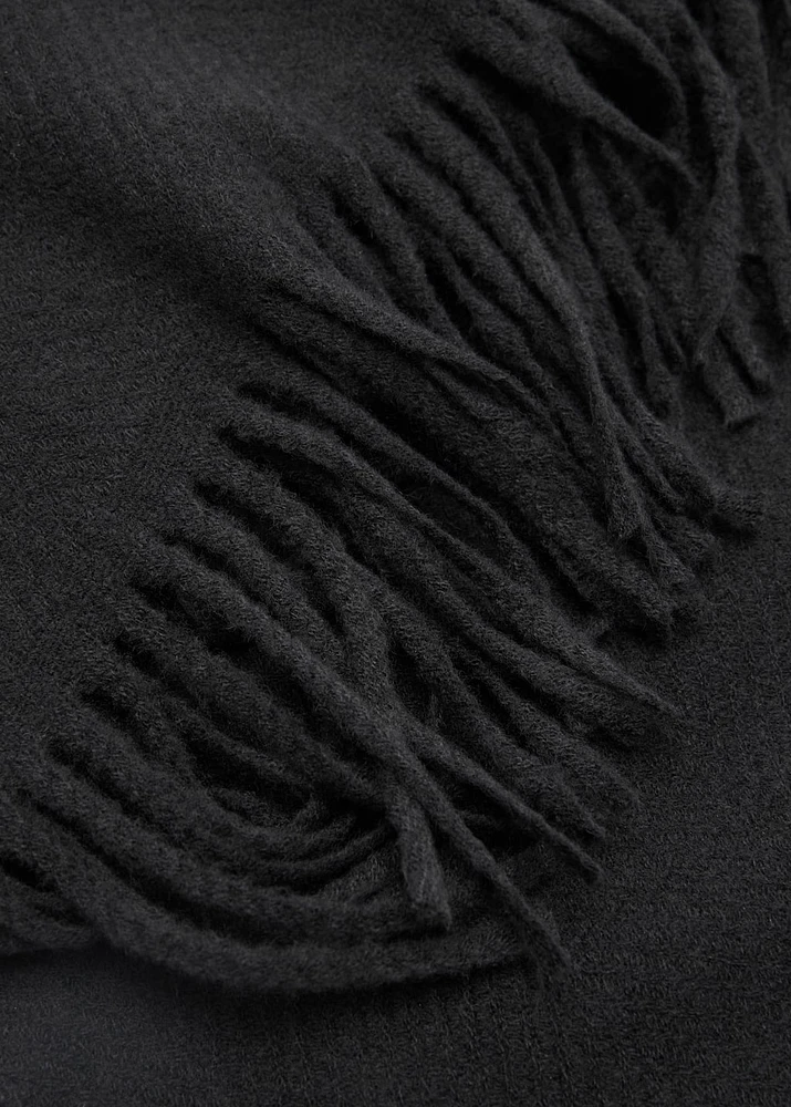 Plain fringed scarf