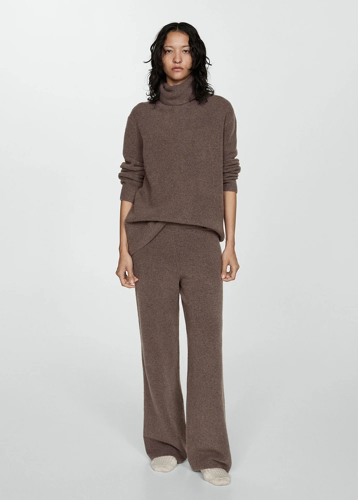 Straight knitted pants