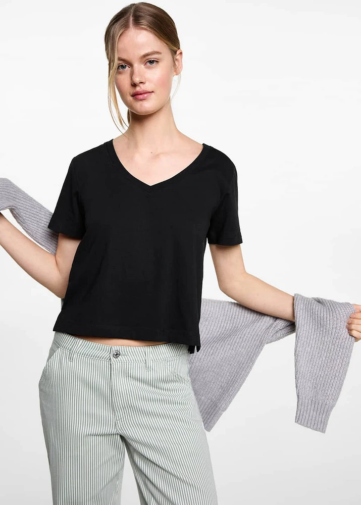 V-neck T-shirt
