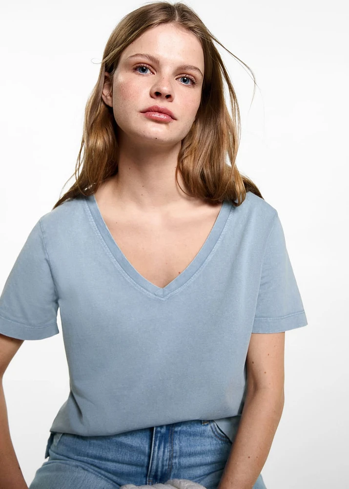 V-neck T-shirt