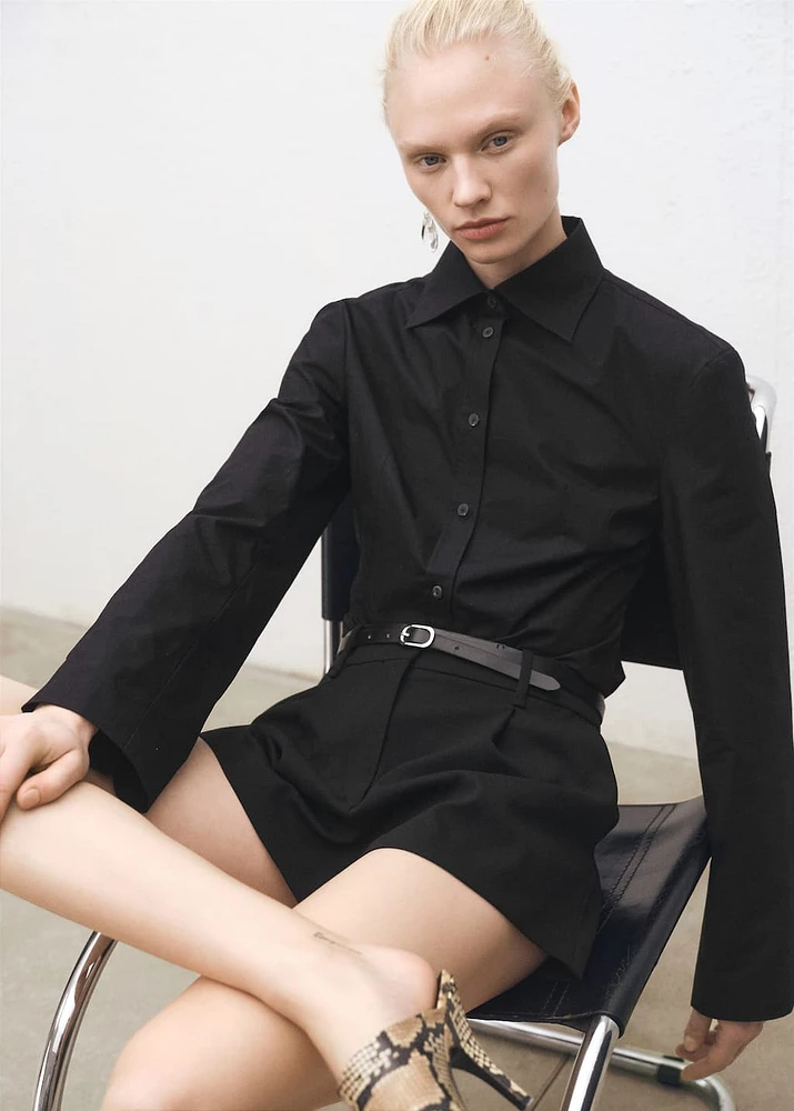 Fitted shirt with cuffless sleeves