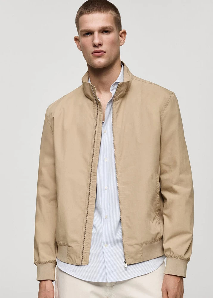 Lightweight jacket with funnel neck