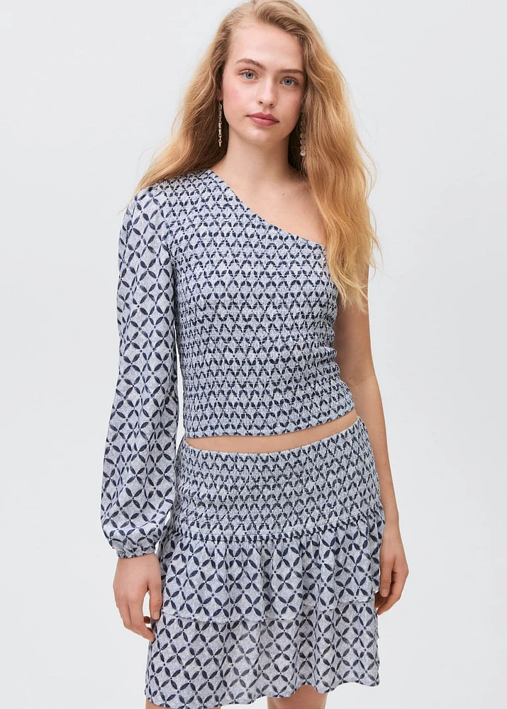 Asymmetric printed top