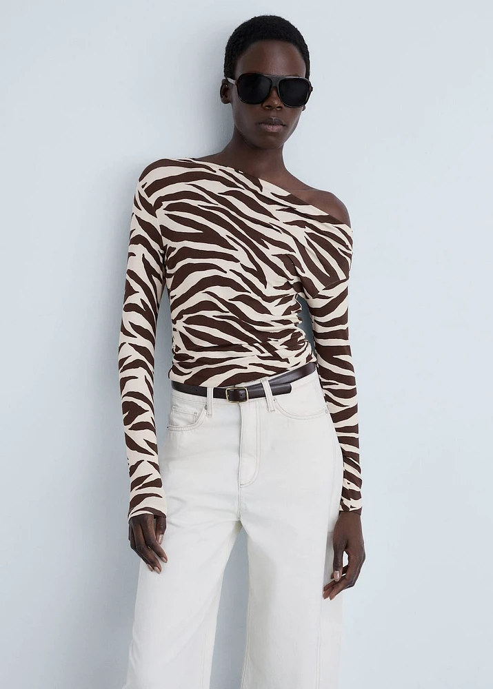Zebra-print asymmetrical-neck t-shirt