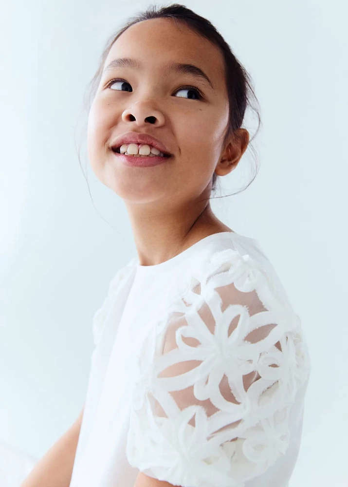 Embroidered short-sleeved t-shirt