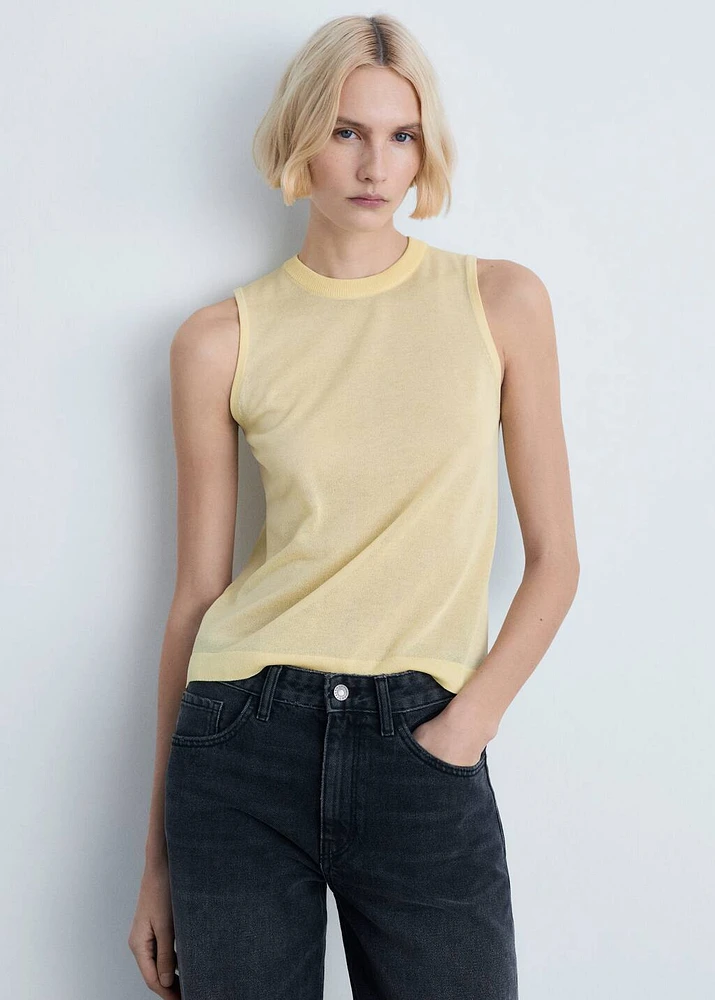Sleeveless knitted top