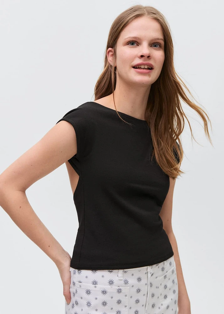 T-shirt with open back
