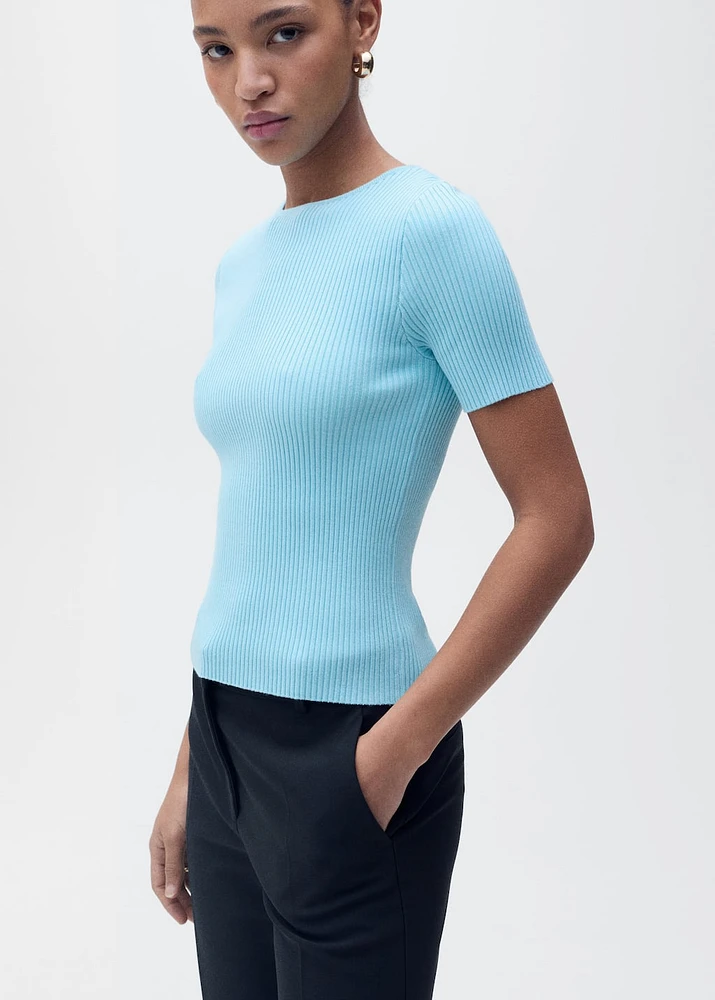 Ribbed sweater with back opening