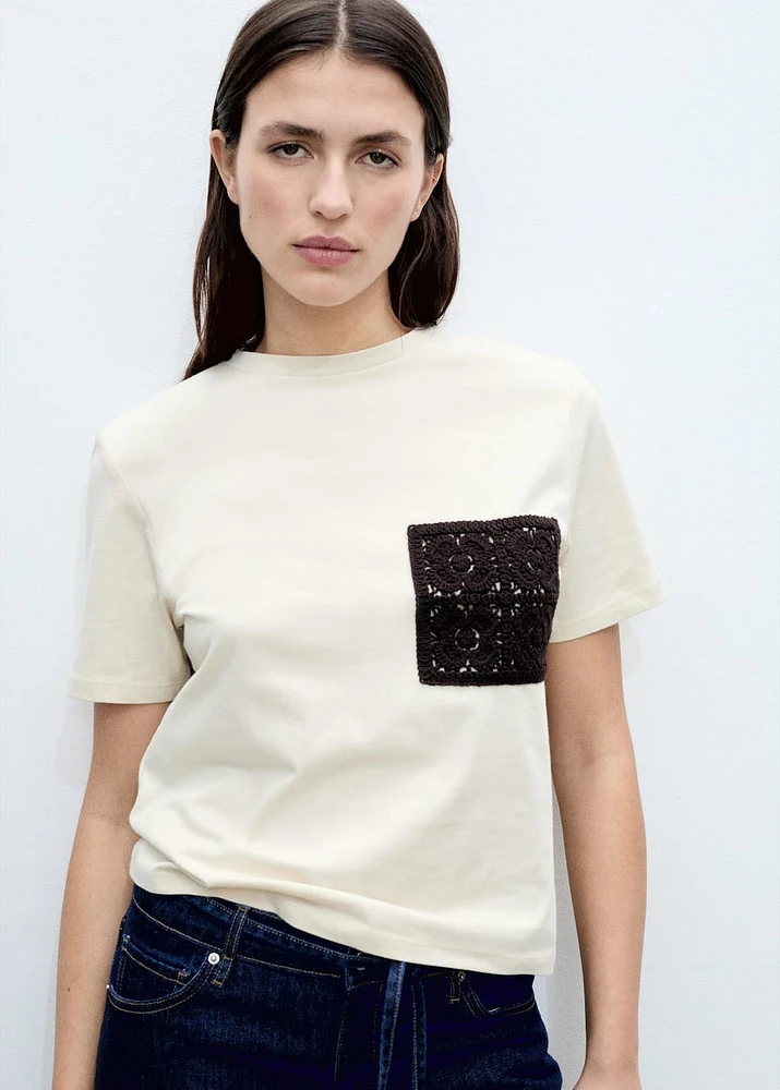 Short-sleeved t-shirt with crochet pocket