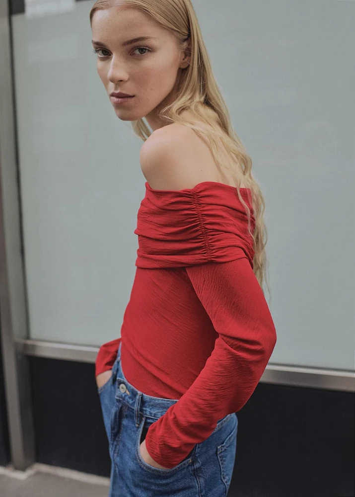 Off shoulders blouse