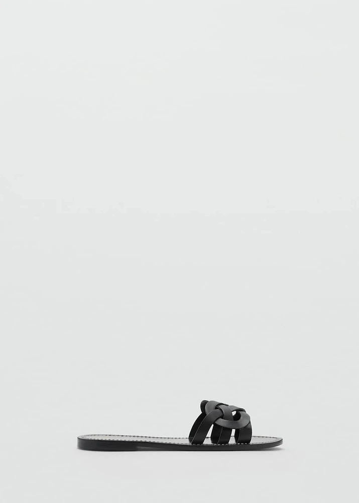 Leather sandals with intertwined strap