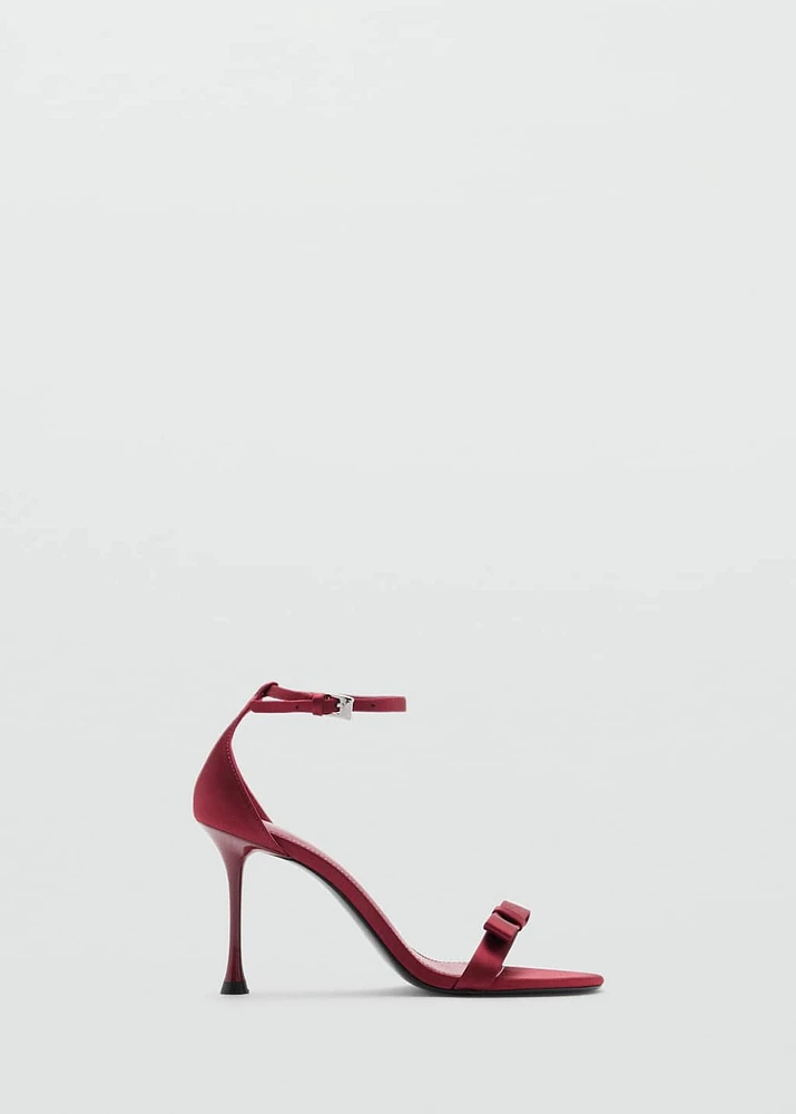 Heeled sandals with decorative bow