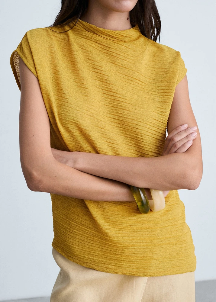 Asymmetrical textured top