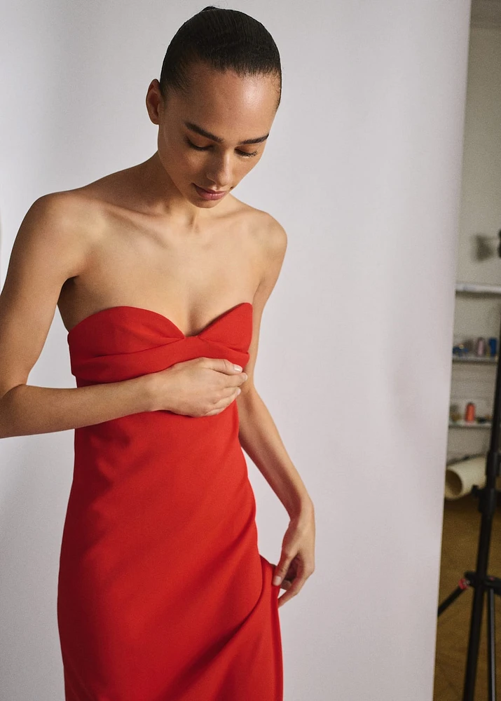 Strapless dress with sweetheart neckline