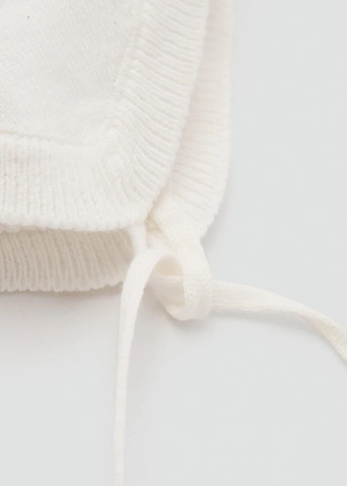 Knitted bonnet