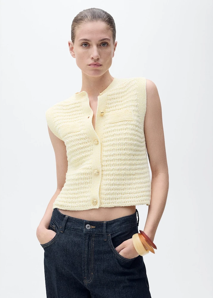 Knitted cardigan with jewel button