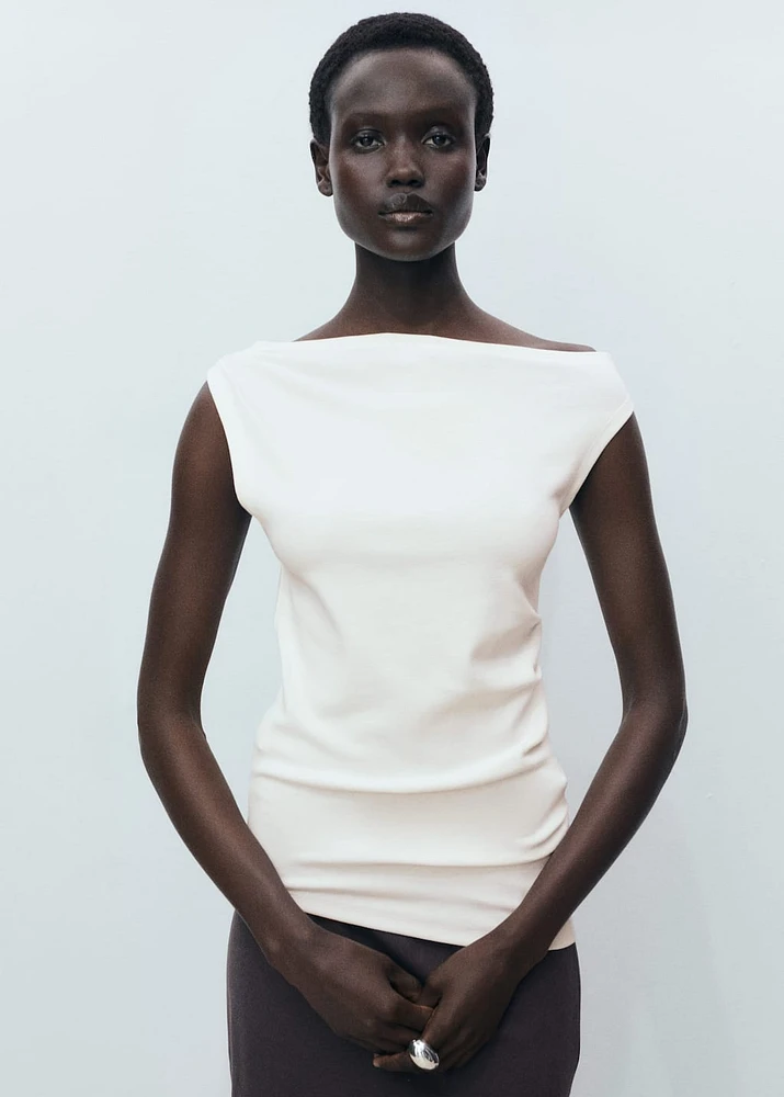 Asymmetrical modal top