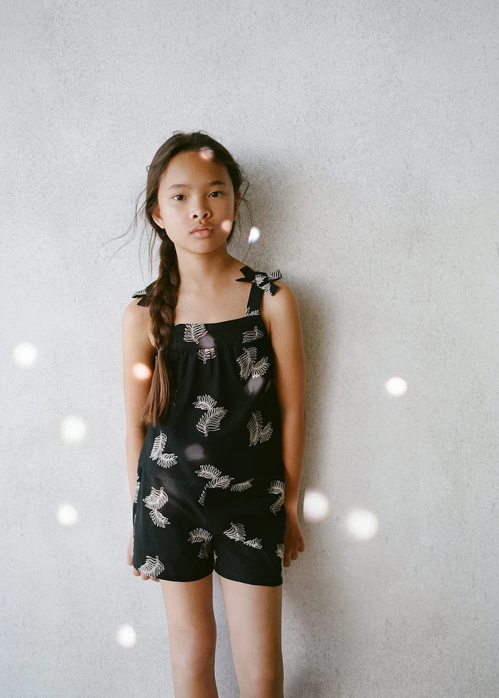 Embroidered linen shorts