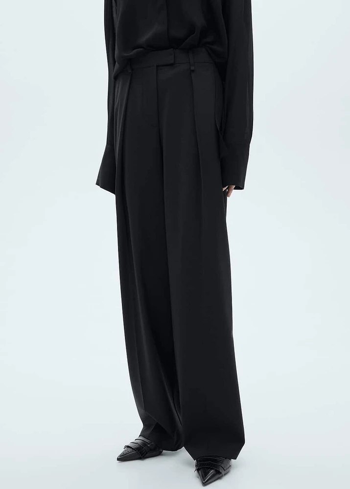 Straight-fit pleated pants