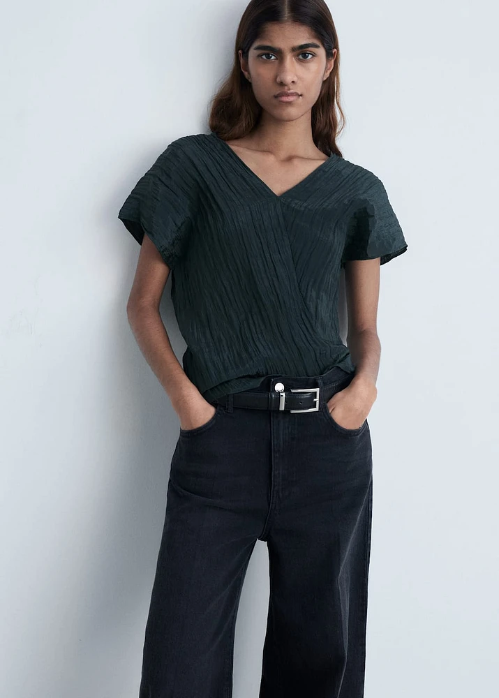 Wrinkled effect V-neck top