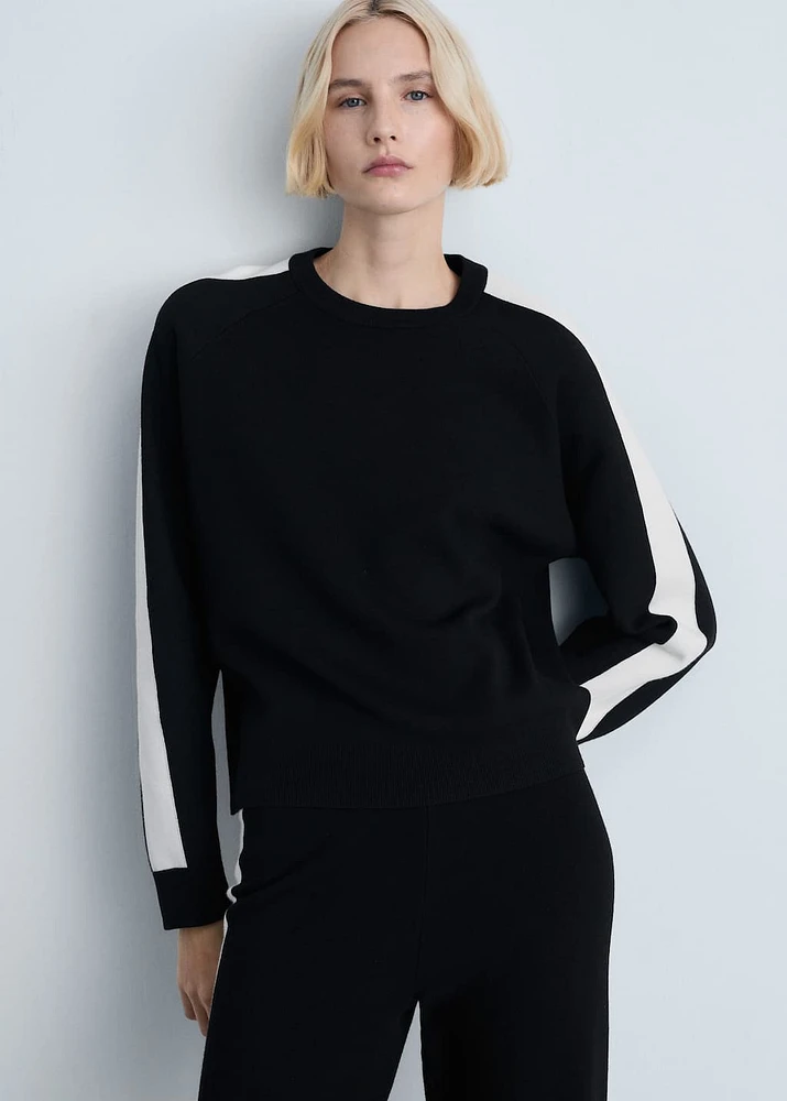 Knitted pants with contrasting stripes