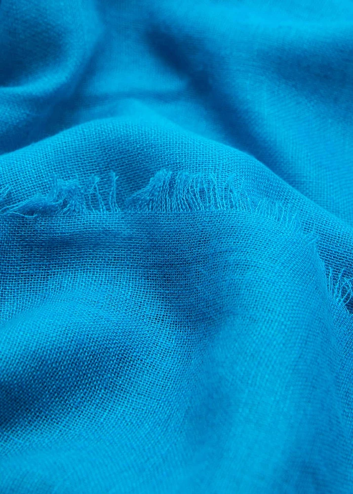Linen-blend scarf with frayed ends