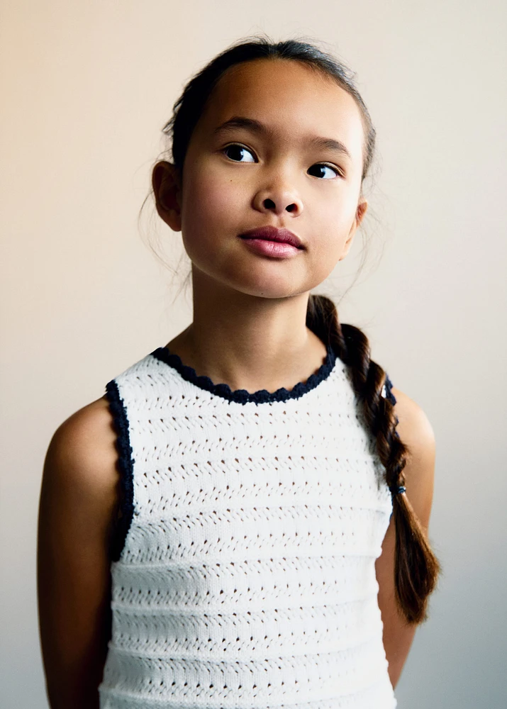 Knitted top with contrasting trim