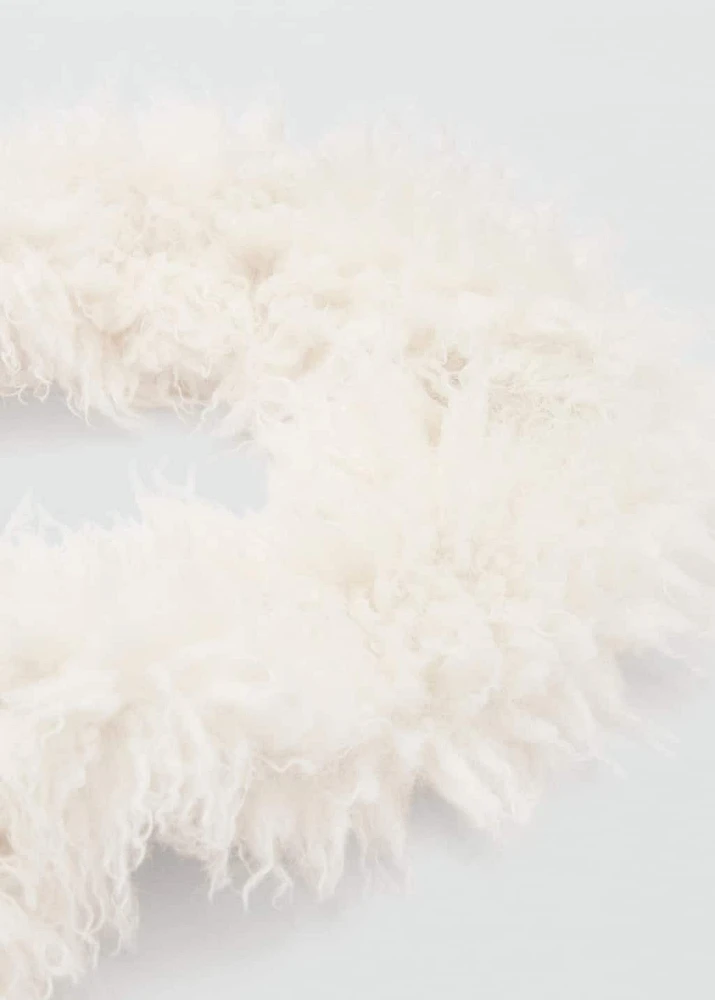 Fur effect scarf