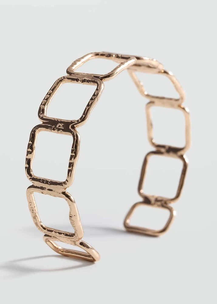 Rigid circle bracelet