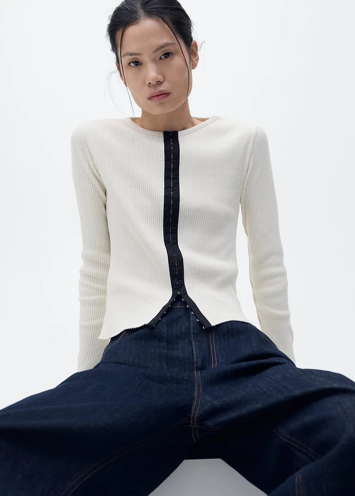 Cotton cardigan with contrasting closure